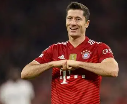 莱万冬窗留守巴萨，续约事宜待赛季末定夺