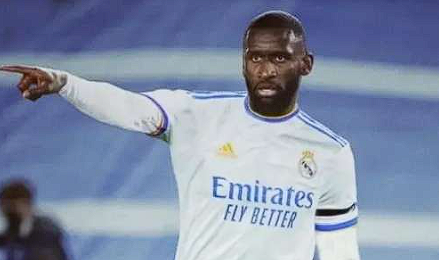 吕迪格转会风云：多队竞逐下的未来走向