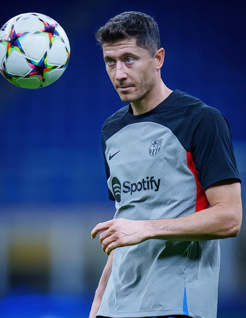 莱万未来抉择引关注:续约<a href='/news/tag/258.html' style='color: blue;'>巴萨</a>成首选,家庭因素成关键考量