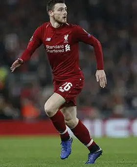 利物浦副队长罗伯逊未来去向引关注，多方观点与球队发展视角剖析