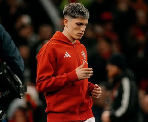 切尔西边锋加纳乔盛赞队友若昂·佩德罗:顶级前锋引领胜利之路